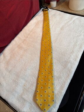 Yellow Geometric Men's Silk Tie